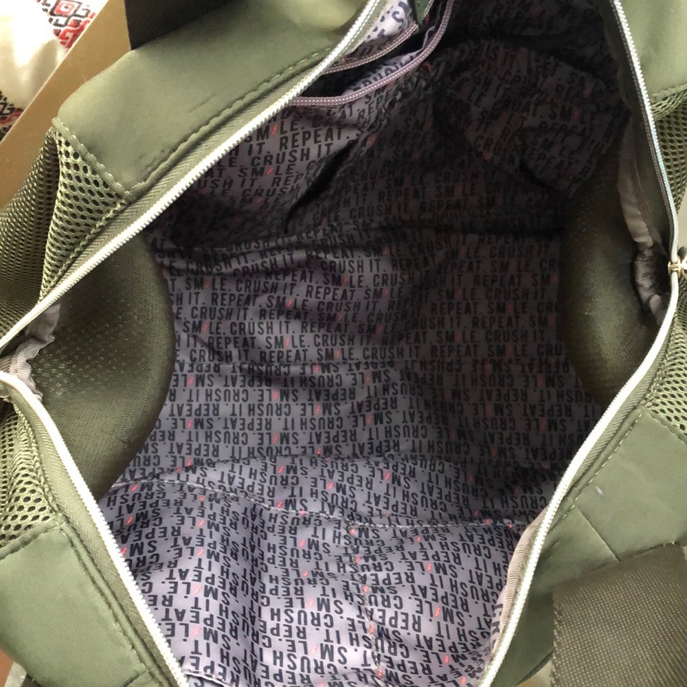 ๐ Stella & Dot Olive Crush It Duffle - Picture 9 of 10